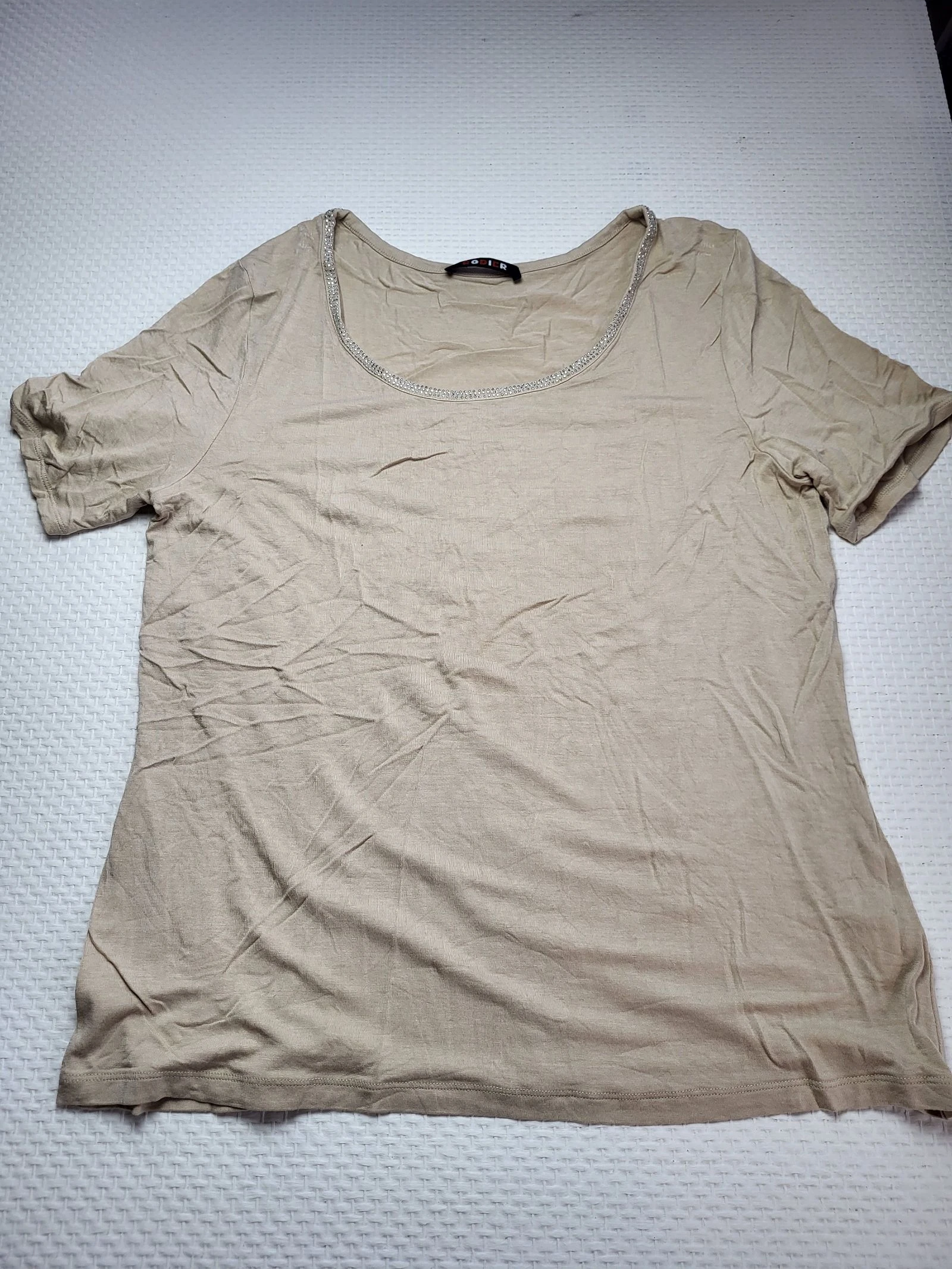 T-shirt beige nude col strassé Rodier – Taille 42 (XL)